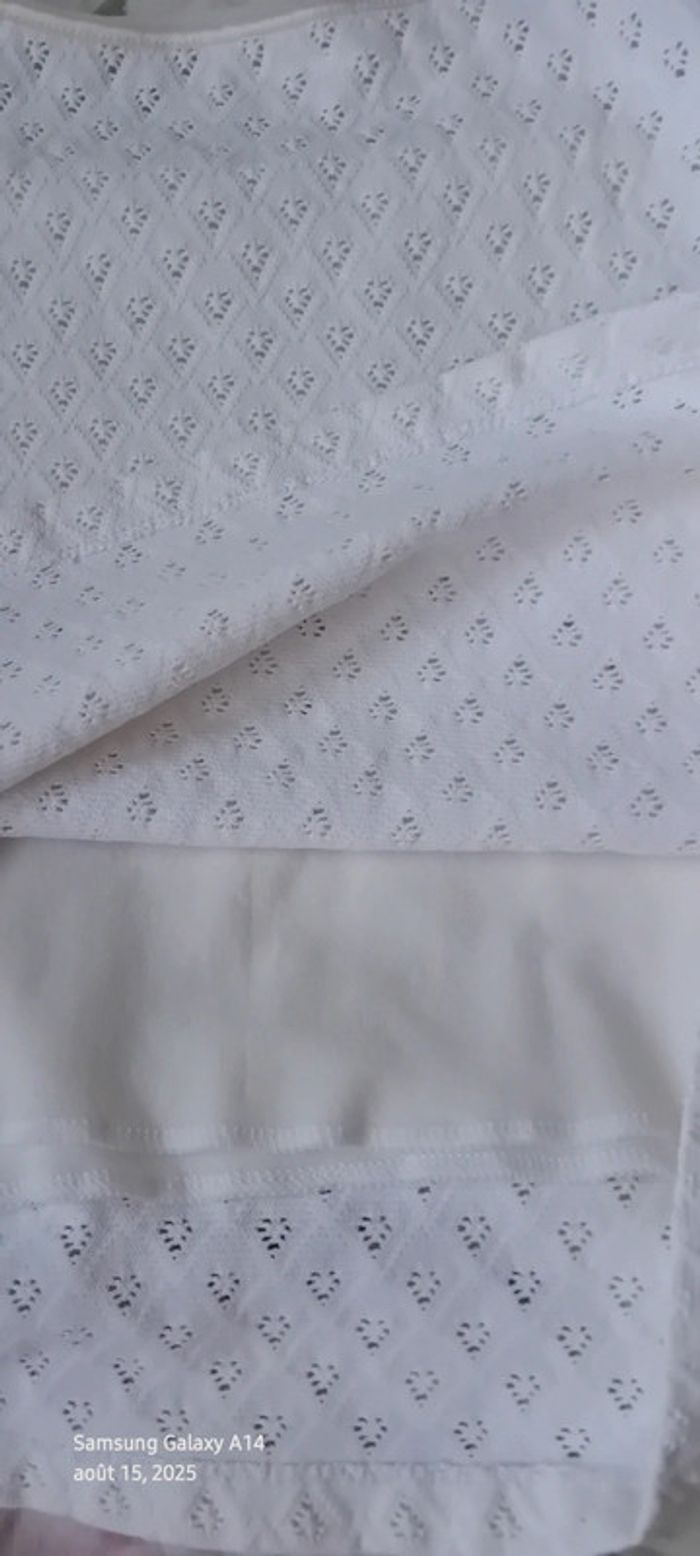 Haut court fines bretelles blanc dentelle ajourée avec rose femme 38 un deux trois - photo numéro 15