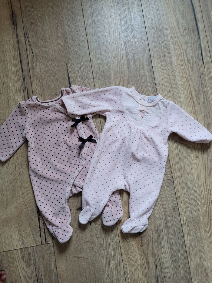 Lot pyjamas velours taille 1 mois - photo numéro 2