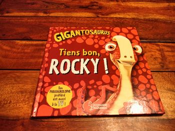 Livre gigantosaurus tiens bon Rocky Larousse Jeunesse