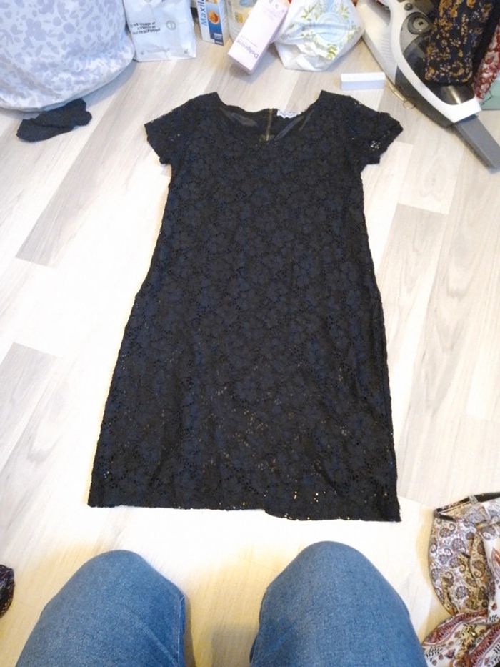 Robe en dentelle noire taille 2