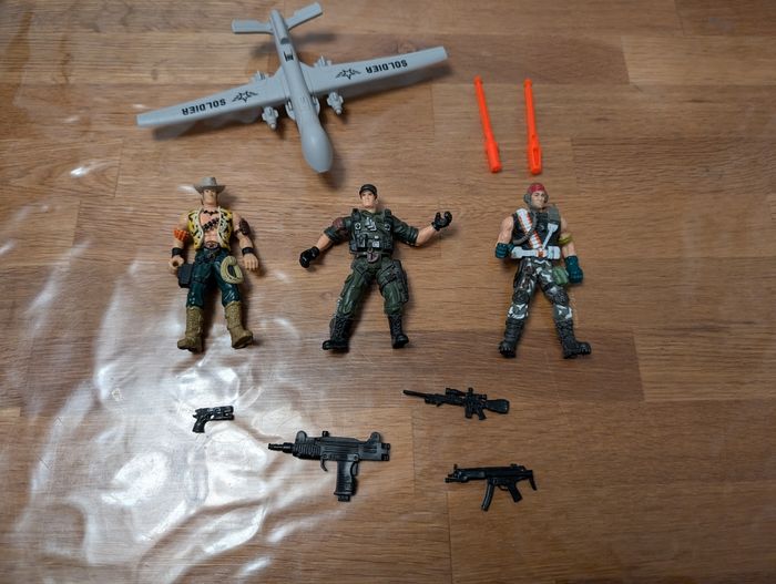 Lot militaire figurines 10 cm et véhicules - photo numéro 7