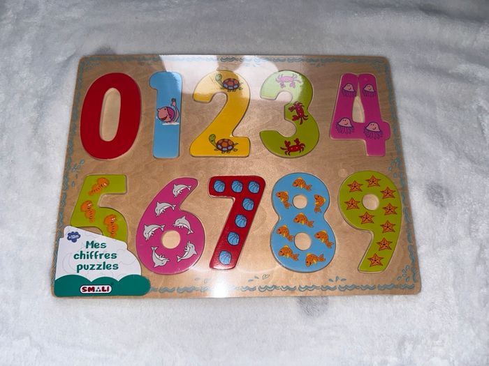 Puzzle en bois neuf chiffres