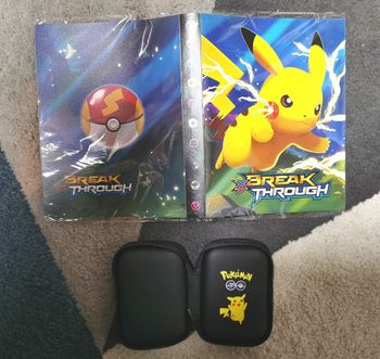 Classeur Pokemon et pochette Pikachu