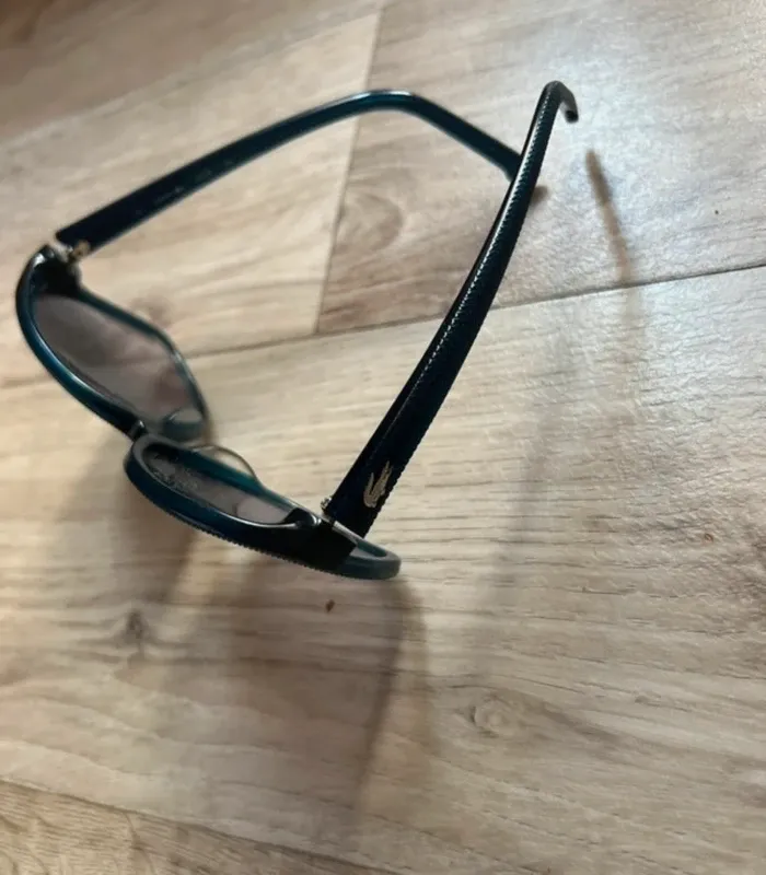 Lunettes de soleil Lacoste modèle L614S couleur 424 BLEU marine - photo numéro 3