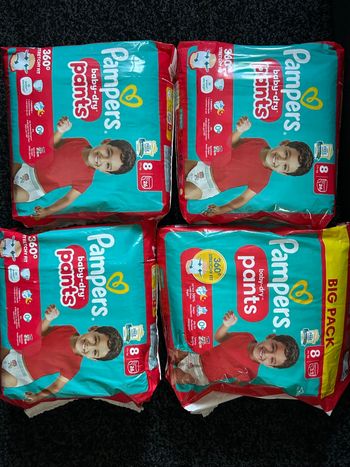 Couches Pampers taille 8