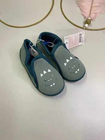 Chaussons garçon (neuf) - Taille 22