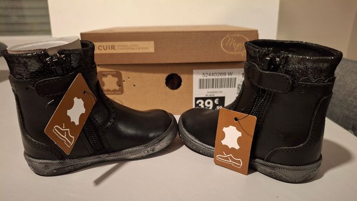 Bottes  cuir

Noir avec  petit  Nœud - photo numéro 5