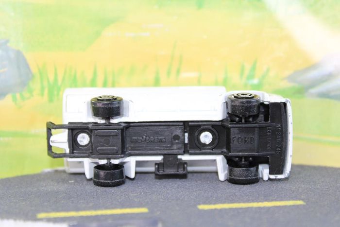 Majorette camion citerne Ford cargo - photo numéro 10