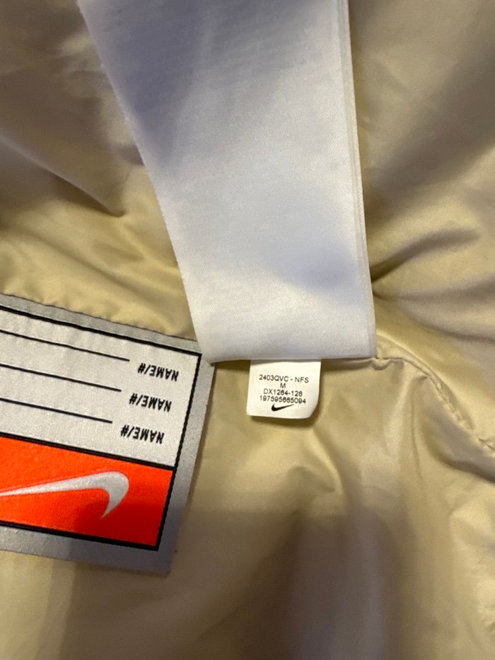 Veste doudoune capuche Nike enfant Taille M (137/147cm) - photo numéro 8