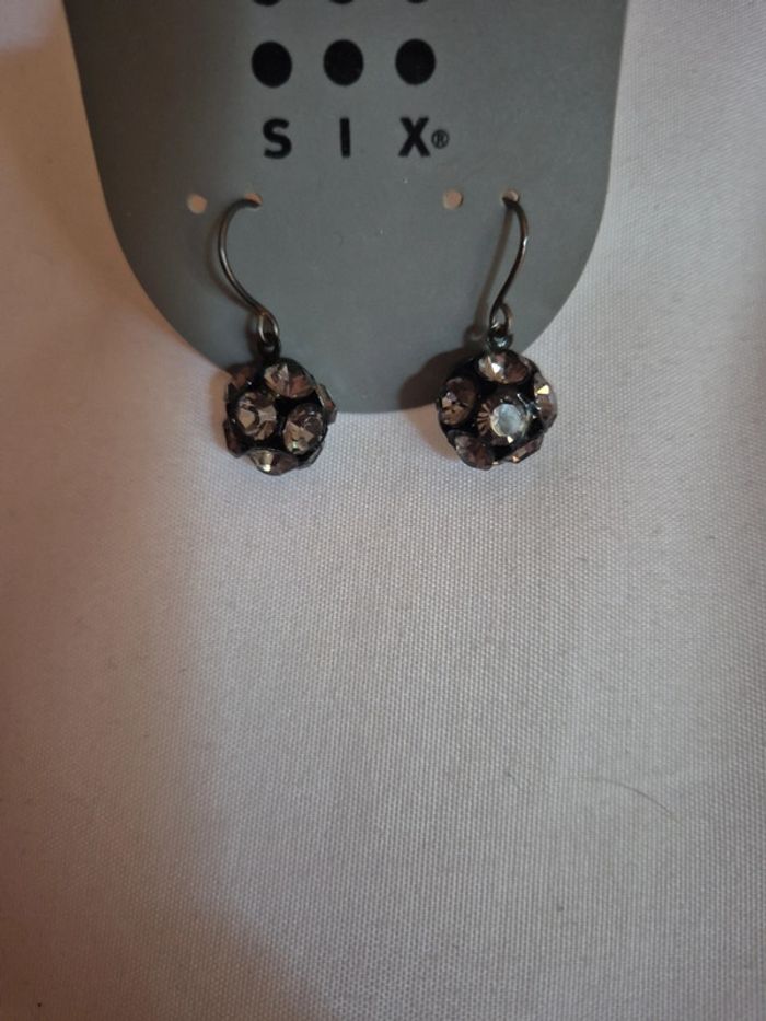 Petites boucles à facette strass oreilles percées neuves Six