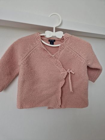 Gilet Pull maille croisé rose 6mois très bon état Kiabi