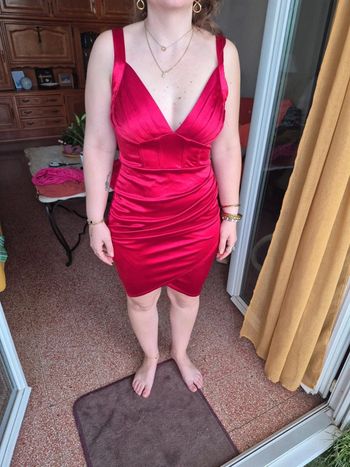 Robe uni rouge satin à bretelle