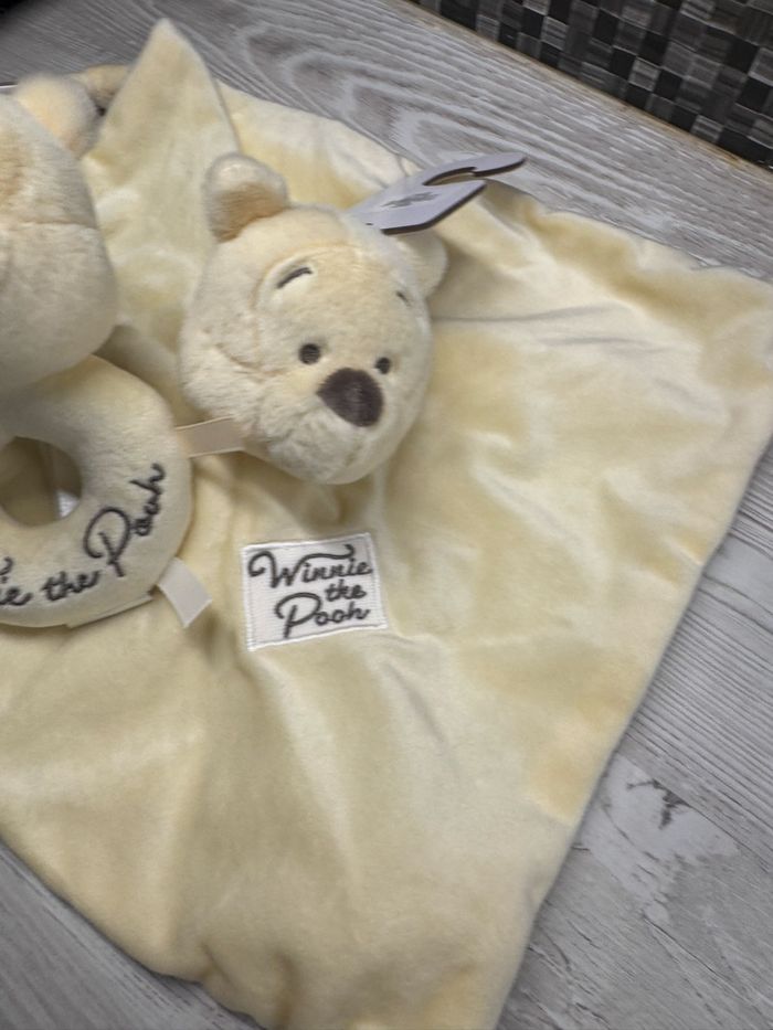 Lot doudou et hochet Winnie l’ourson Disney neuf - photo numéro 3