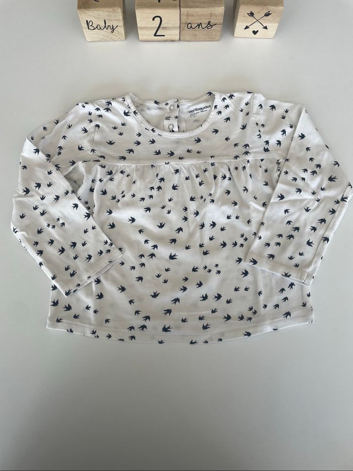 Blouse/T-shirt motifs hirondelles 24 mois