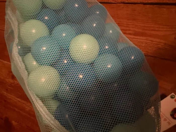 NEUF Lot de 100 balles rondes pour parc bébé bleu vert menthe foncé en sac - photo numéro 2