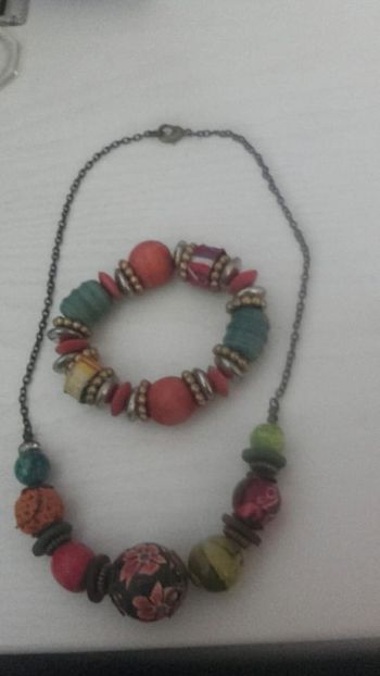 Magnifique parure colorée