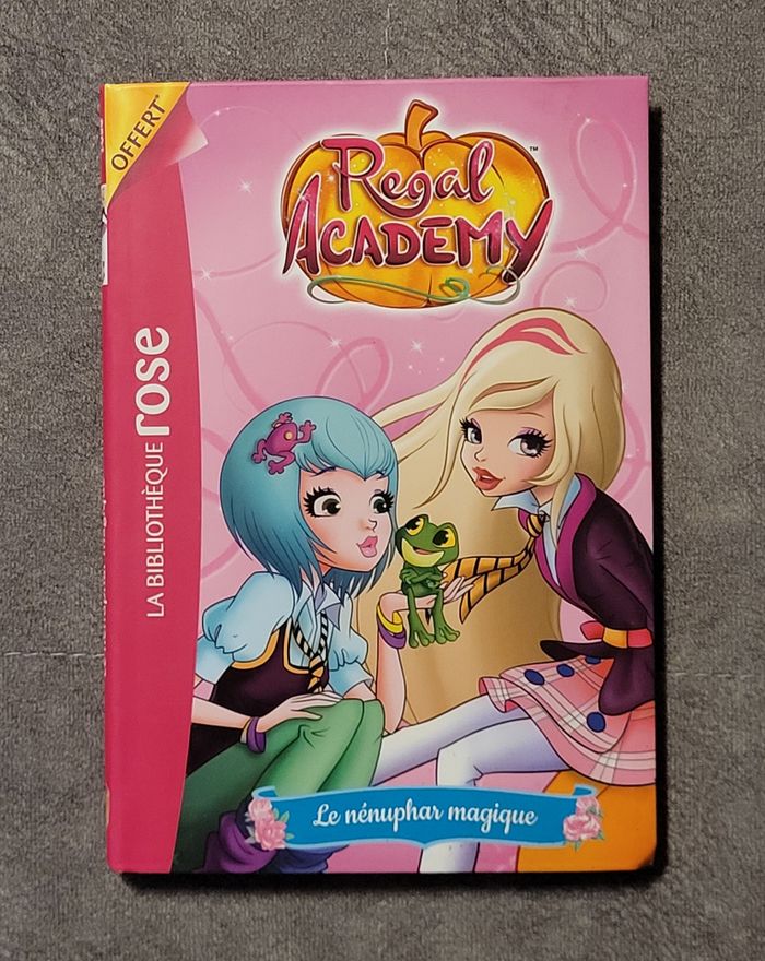 Regal Academy - Le nénuphar magique (Collection "Bibliothèque rose") Elland-Goldsmith Rosalind