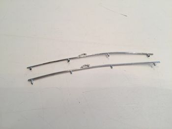 Baguettes latérales pièce détachée miniature Peugeot 203 1954 Solido 1/18 #A36