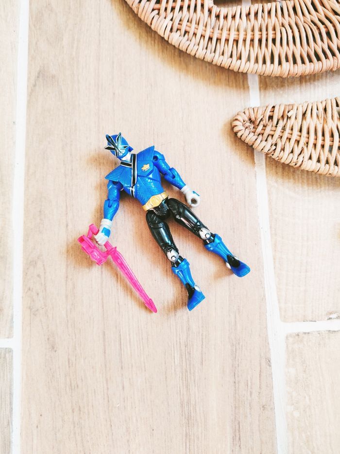 🙅 Power rangers Samurai figurine ranger bleu avec accessoire marque bandai