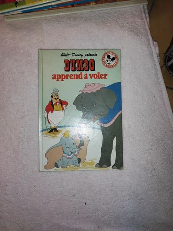 Dumbo apprend a voler