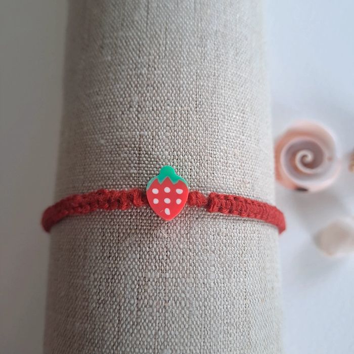 (Réduction) Bracelet avec perles rouges-fraise - photo numéro 2