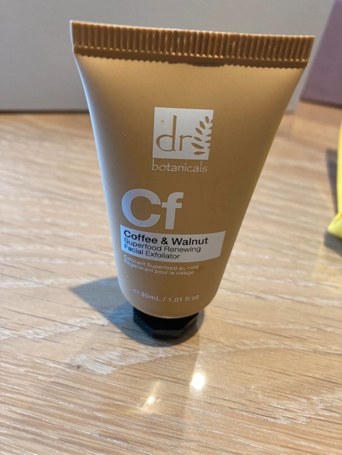 Dr Botanicals coffee & walnut