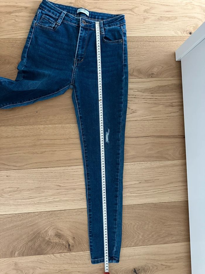 Jean skinny taille haute bleu classique avec effet légèrement usé – Miss Bon - photo numéro 7