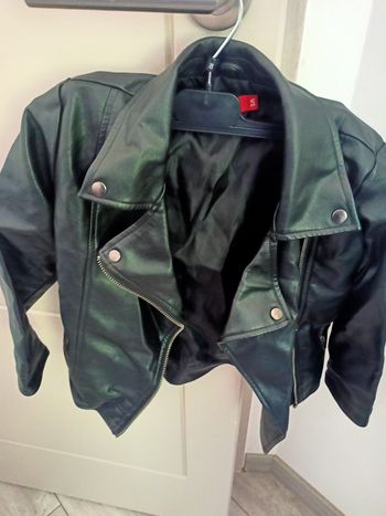 Veste+jupe cuir taille 6 ans