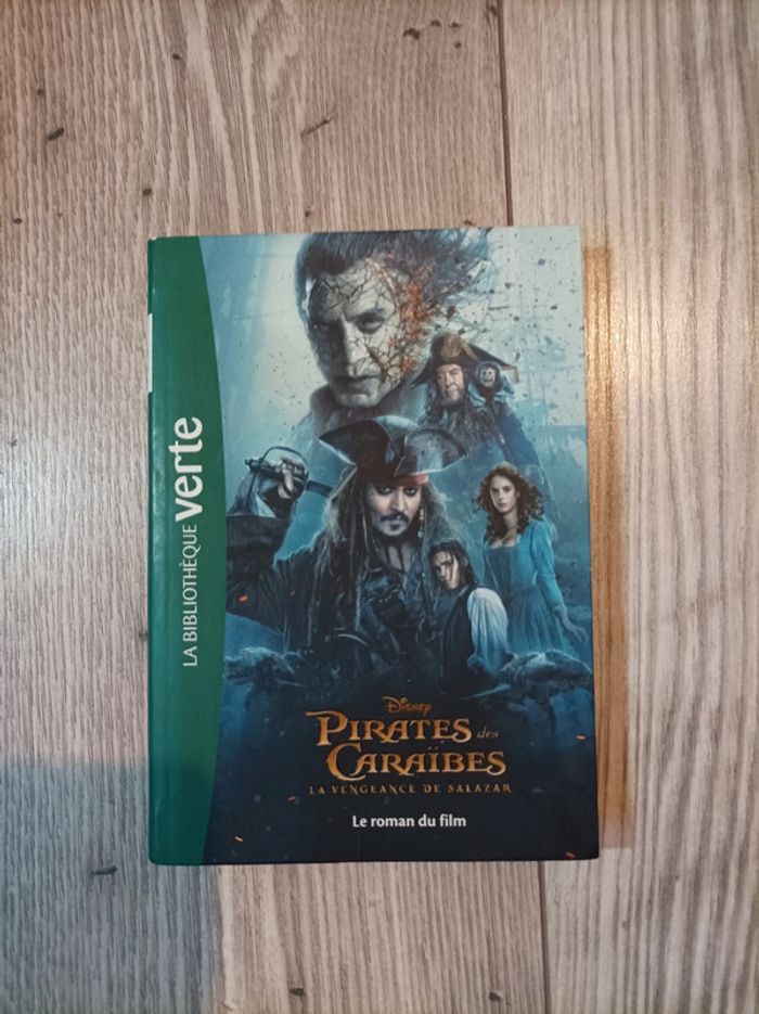 Livre pirates des Caraïbes "la vengeance de Salazar"