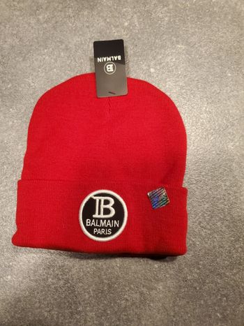 Vend bonnet rouge
