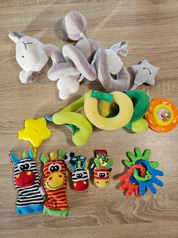 Lot de jouets bébé 