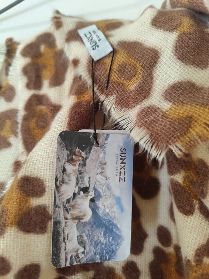 Écharpe chaude neuve - photo numéro 2