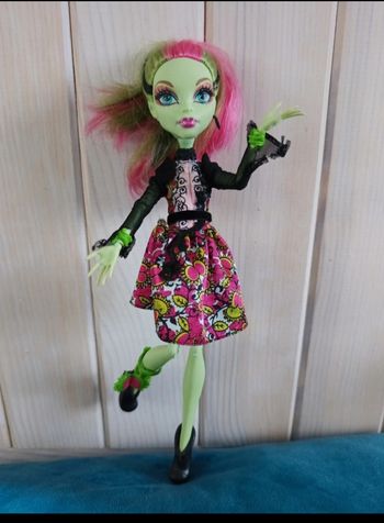 Poupée Monster high Vénus gloom and bloom