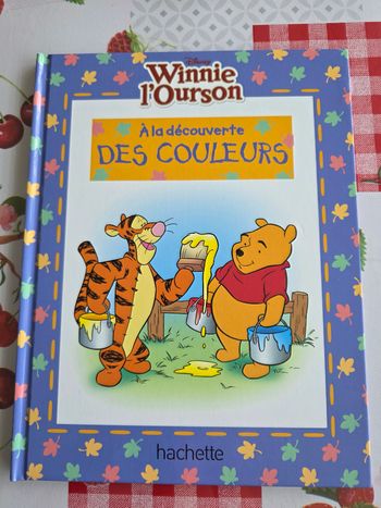 LIVRE DISNEY WINNIE L'OURSON À  LA DÉCOUVERTE DES COULEURS 🔴🟠🟣🔵🟡 NEUF MARQUE HACHETTE