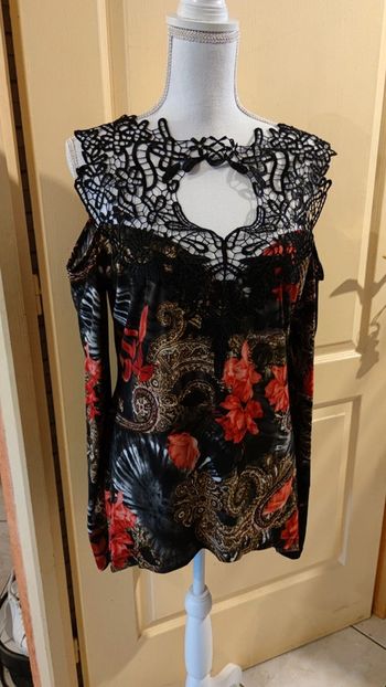 Tee-shirt à manches longues épaules dénudées 46/48