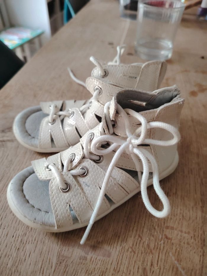 Sandales spartiates taille 22