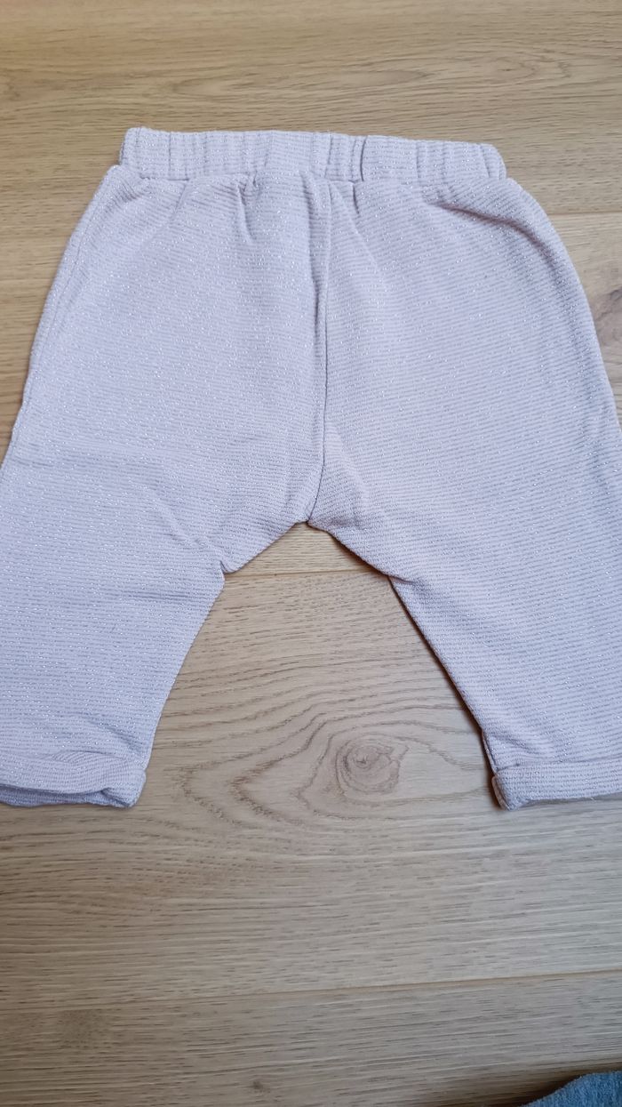 Lot 2 joggings 12 mois - photo numéro 4