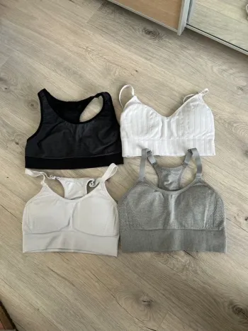 Lot de 4 brassières XS