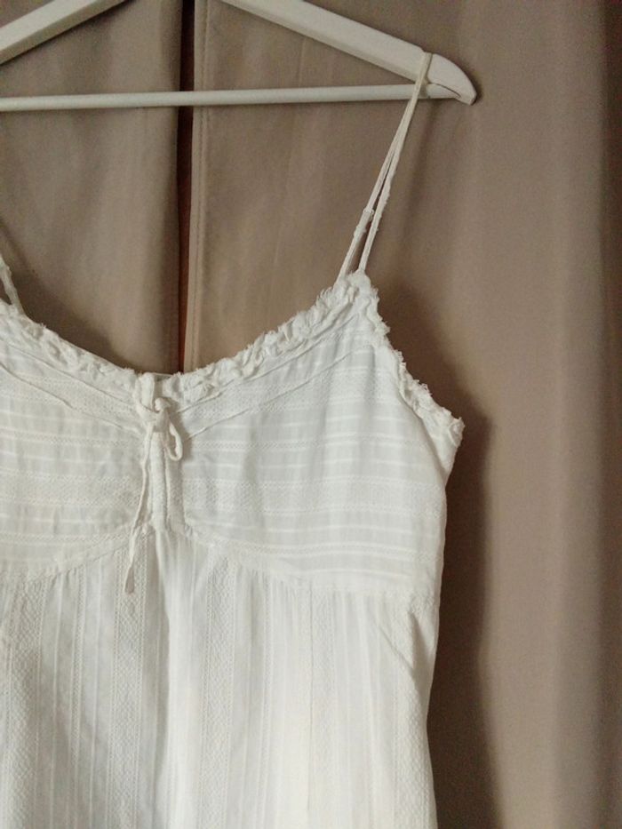 Robe blanche travaillée et avec une doublure M&S taille 40-42 - photo numéro 2