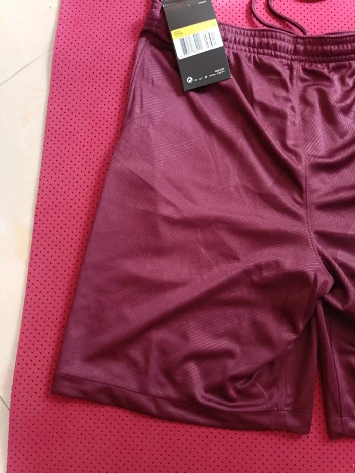 Short de foot FC Barcelone, Nike Authentique Officiel taille Adulte S Homme, Neuf - photo numéro 12