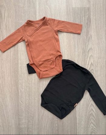 Lot 2 bodies manches longues 1 mois - H&M et Hema