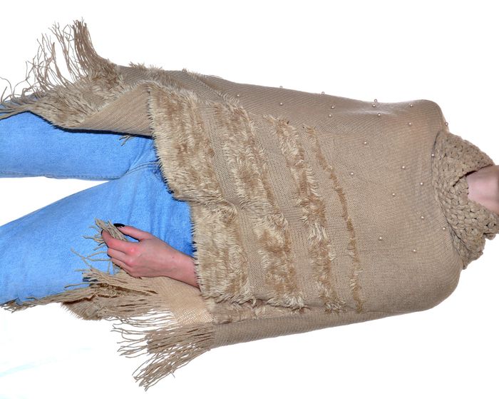 Poncho beige uni perlé col roulé taille Unique asymétrique