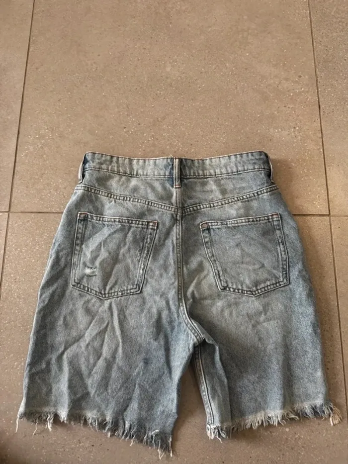 Short en jean H&M, taille 36, neuf 36x46cm - photo numéro 3