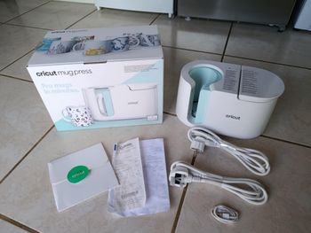 TRES URGENT CRICUT PRESS MUG NEUVE GARANTIE 05/05/2027