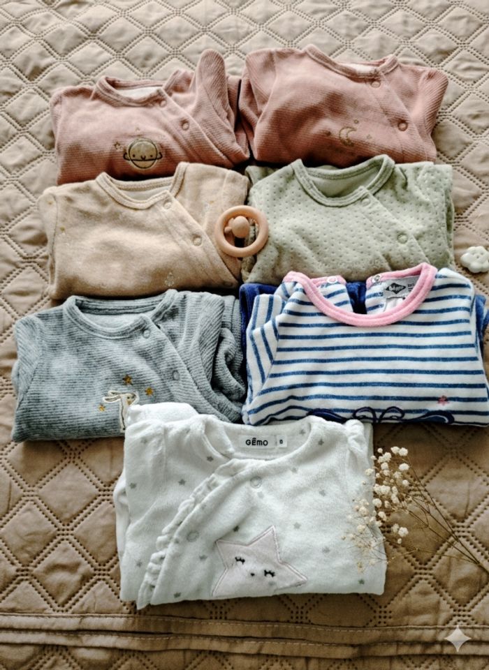 Lot naissance - gigoteuse tog 3, 7 pyjamas et 4 bodies - photo numéro 5