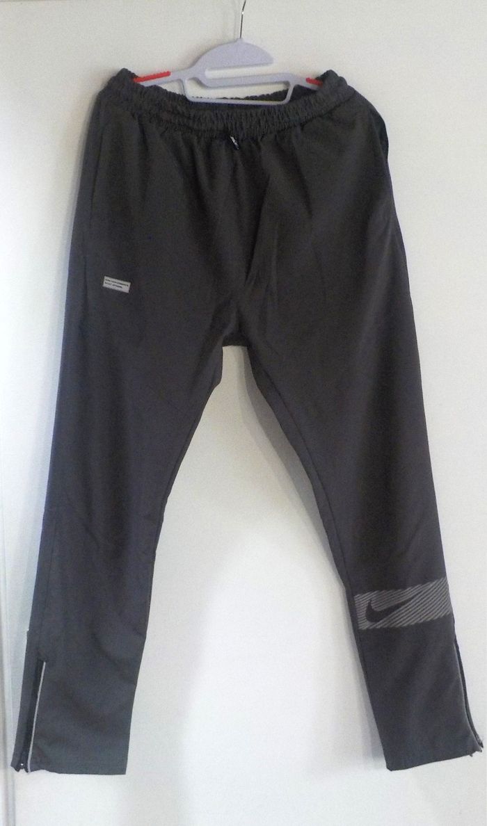 PANTALON JOGGING GRIS FONCE NIKE DRI-FIT TAILLE L
