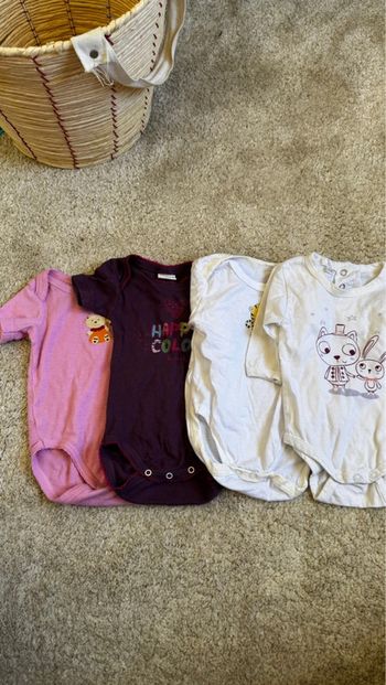 Lot de 4 bodies – 3 mois – manches courtes & longue