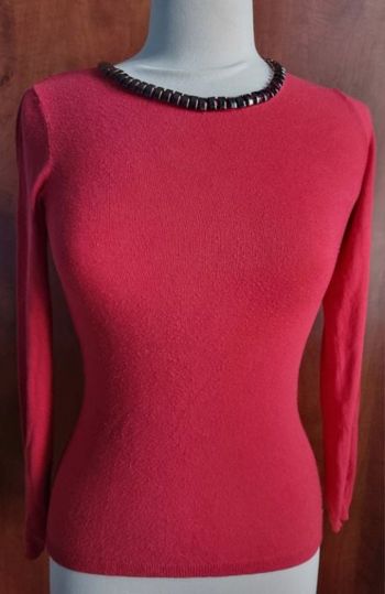 Pull rouge avec perles au col taille XS