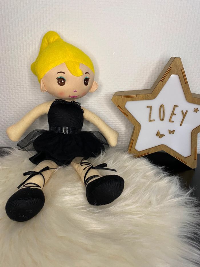 Poupée en peluche danseuse