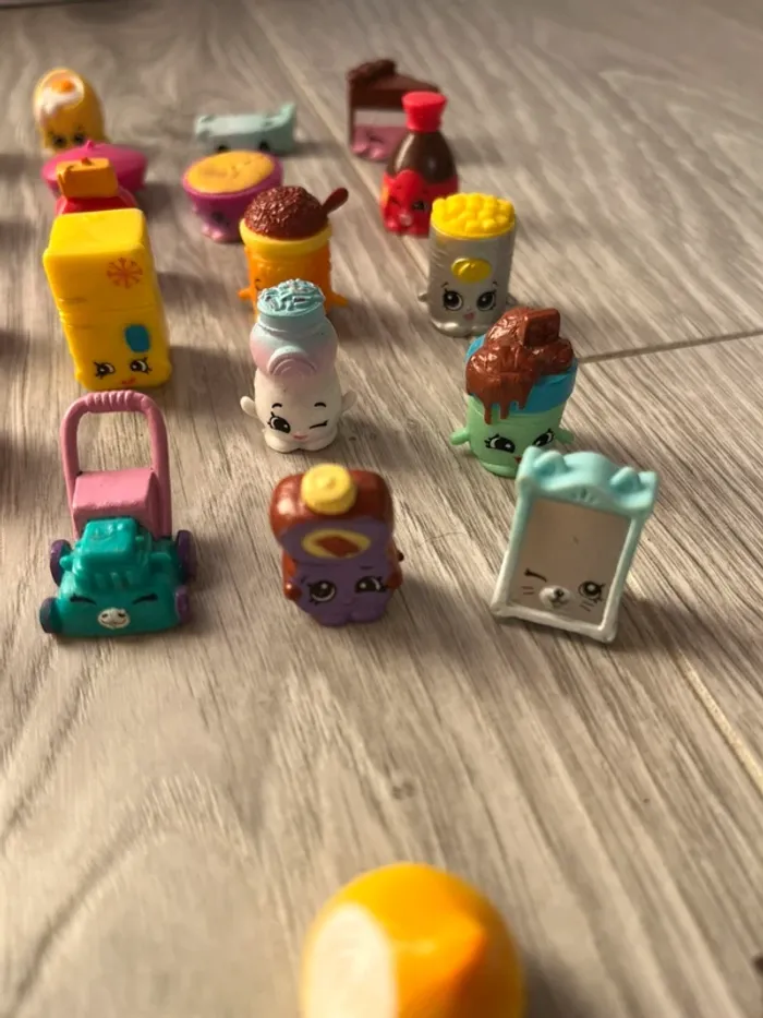 Lot de shopking 40 figurines - photo numéro 2
